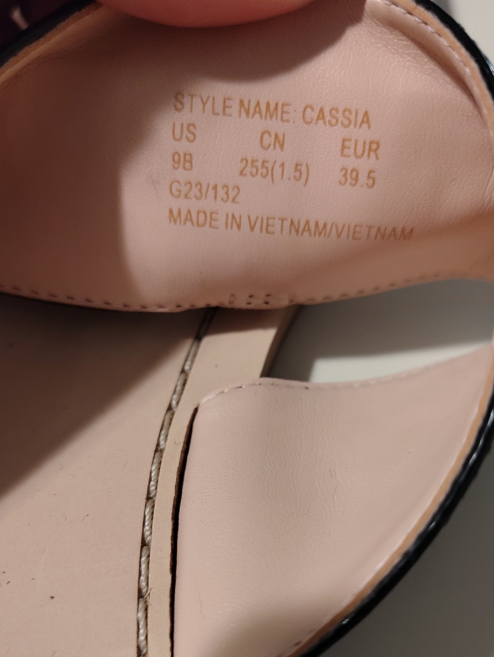 kate spade Cassia Black Patent Leather Heart-Accent Thong Sandals Size 9 - Picture 5 of 5
